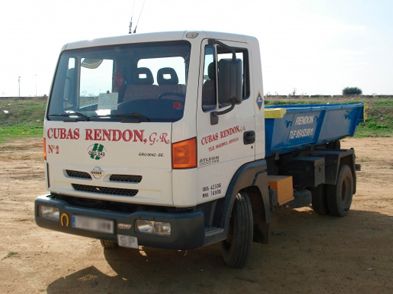 cubas-rendon-vehiculo-con-contenedor-color-azul