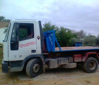 cubas-rendon-vehiculo-azul-con-blanco